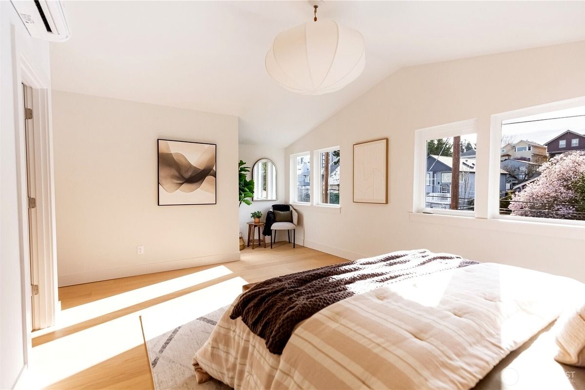 Bedroom with arched window